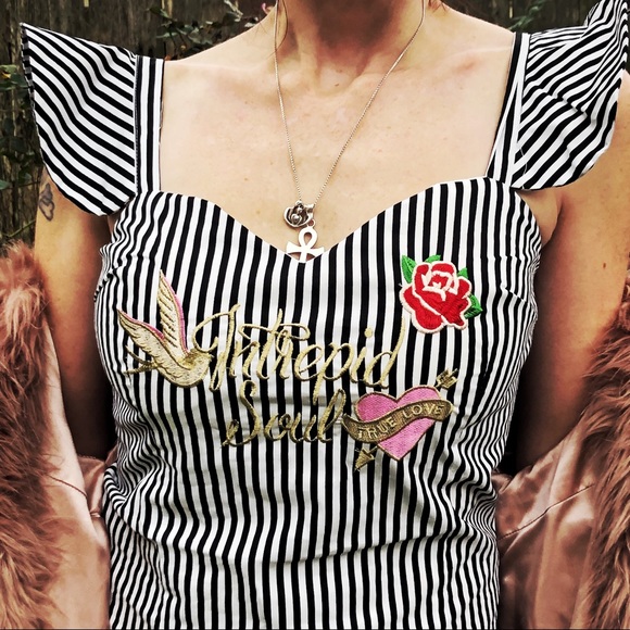 “Intrepid Soul” Wing Sleeve Top - Picture 1 of 6